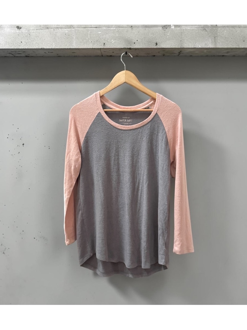 NWT Torrid Women’s Soft Plush Baseball Raglan Tee - Pink & Gray! Medium/Large!